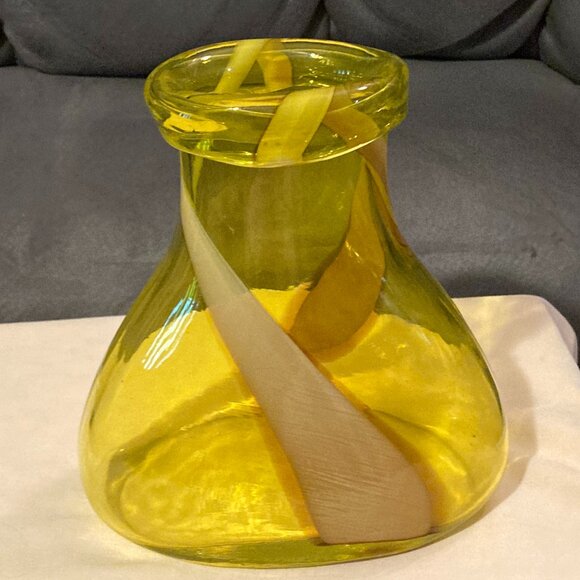 VTG Margie’s Garden Art Glass Free Form Yellow Vase w/2 White Accent Stripes-EUC - Picture 3 of 9